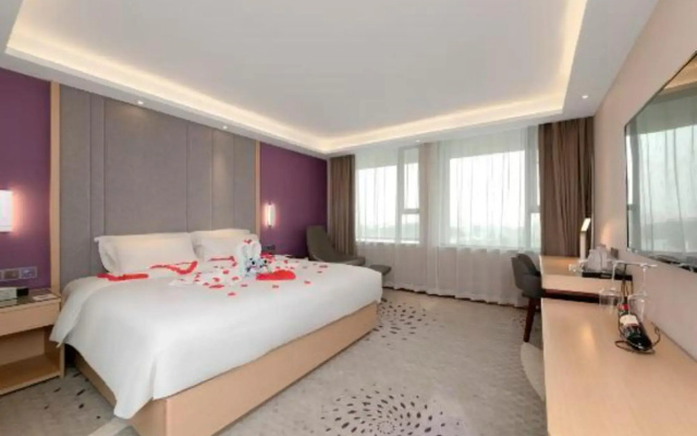 Lifeng Hotel (Guangshui Yingshan Branch)