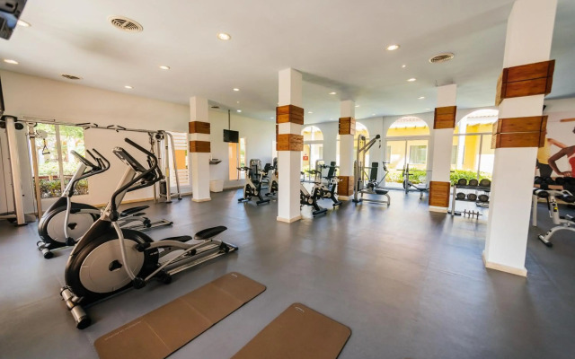 New Apartment Sueno pool area private Beach guard