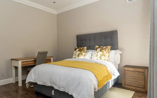 Upmarket 4 bed Chisipite House 2193