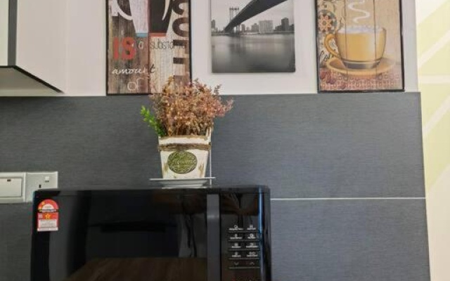 A1403 JB CITY SKS HABITAT LARKIN 2BR 6Pax 100mbps NETFLIX!! By STAY – Kitchen – Johor Bahru