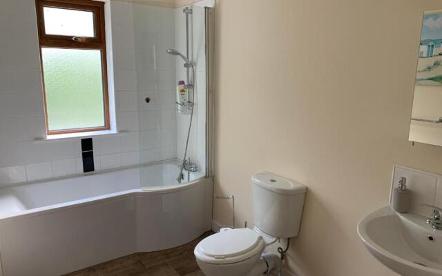 Secluded hilltop hideaway!