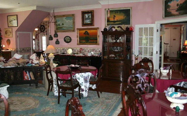 Heron Cay Lakeview Bed & Breakfast Inn