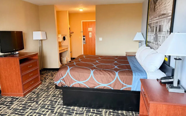 Super 8 by Wyndham Cozad