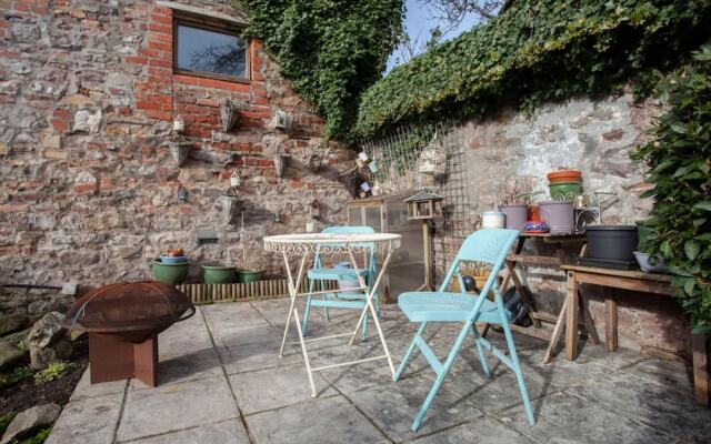 Stylish and Bright 2 Bedroom Flat in Bristol