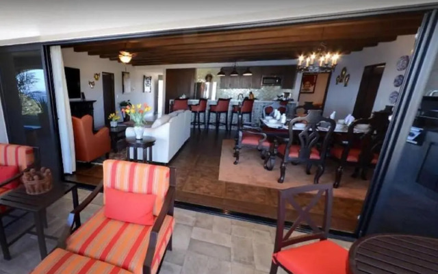 Spacious 3 Bedroom With Plunge Pool in Cabo