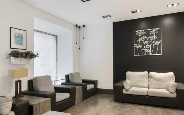 Petit Palace Tres Cruces