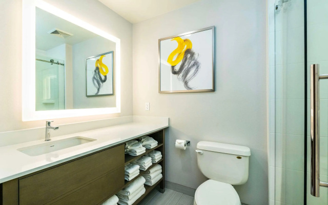 Comfort Suites Kelowna