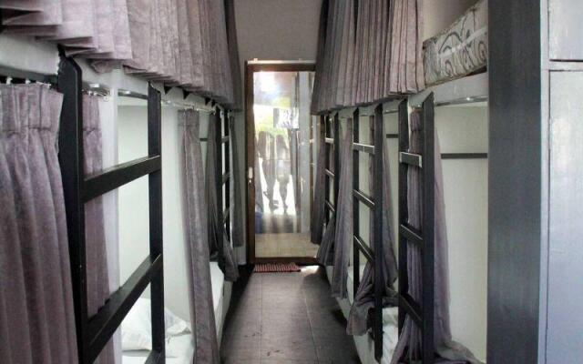 Capsule Sunset Hotel