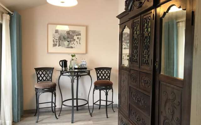 Hangzhou Yunqi Fan Path Blue b&B