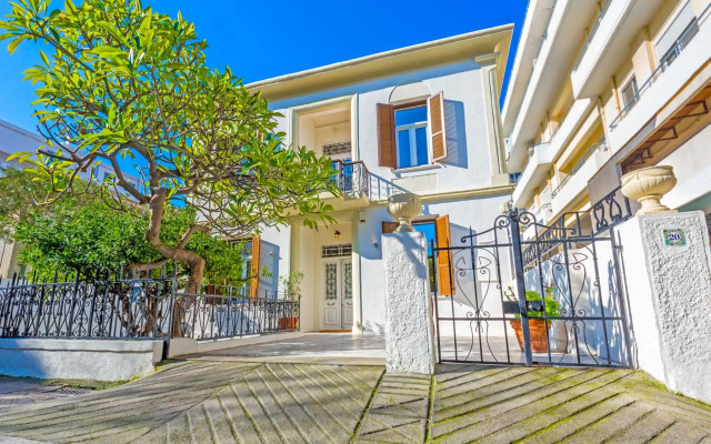 Arhondiko Apartment VS Rhodes Town