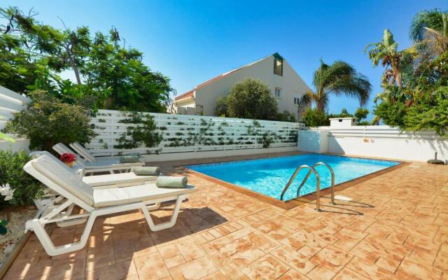SunnyVillas: 3BR Super Cozy Villa☆Private Pool☆BBQ - Villa Falcon