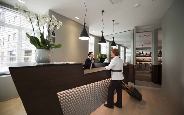 Square Hotel