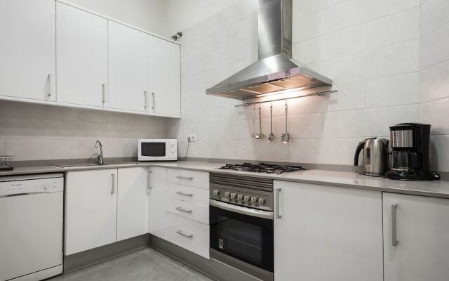 Midtown Luxury Apartment VI rosy