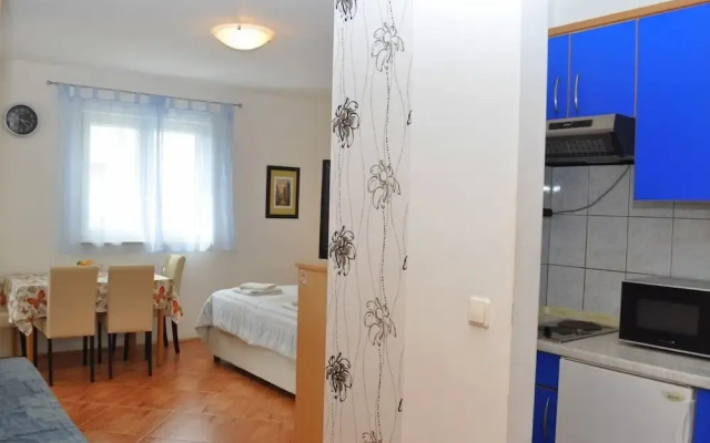 Ivi - big Parking and Courtyard - SA4