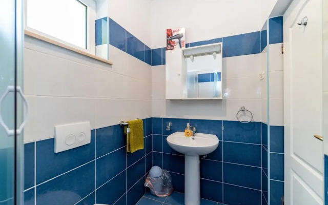 Vladimirg - Surrounded by Nature - H