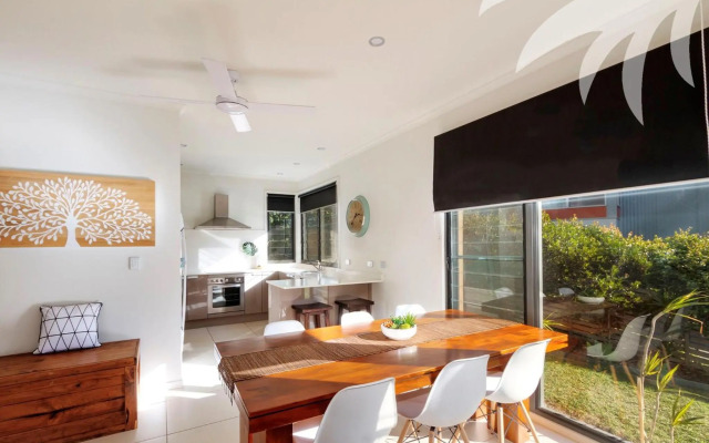 Boom 8 Boomerang Beach