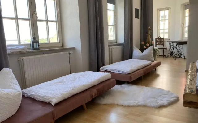 Room in Apartment - Schlafen Wie Prinzessinnen In Kemptens Schlosschen