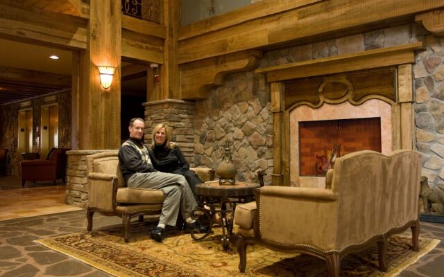 Grand Cascades Lodge