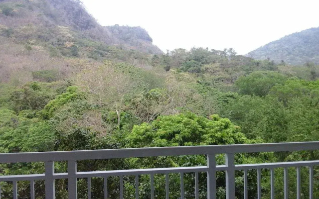 Pico de Loro Hamilo Coast Guest House