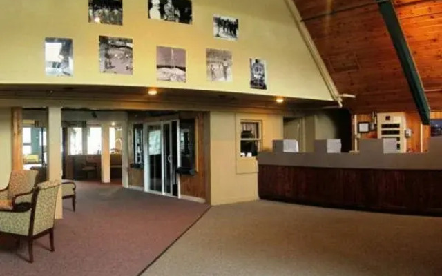 Snow Lake Lodge