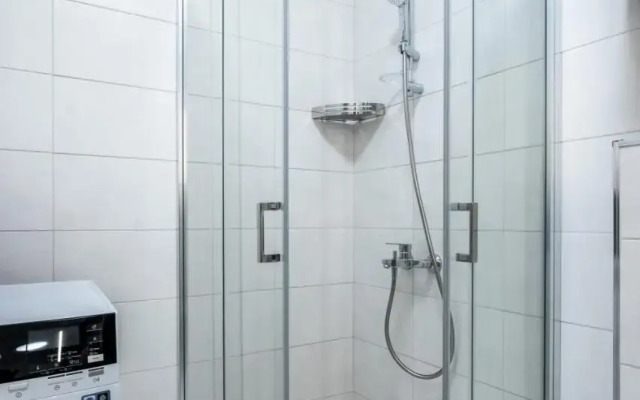 New Stylish 1-bedroom Flat in Business District