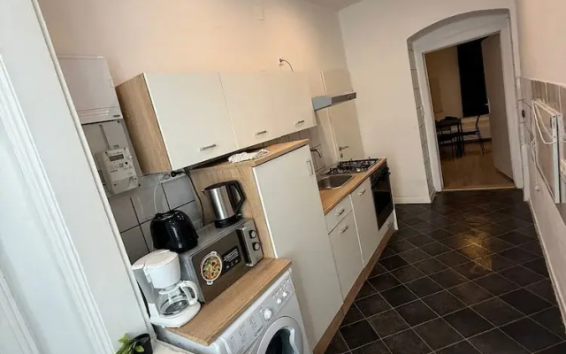 Simple 2BR Near Westbahnhof Station