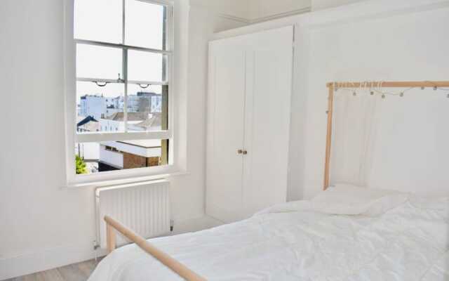 1 Bedroom Regency Flat Near Brighton Beach