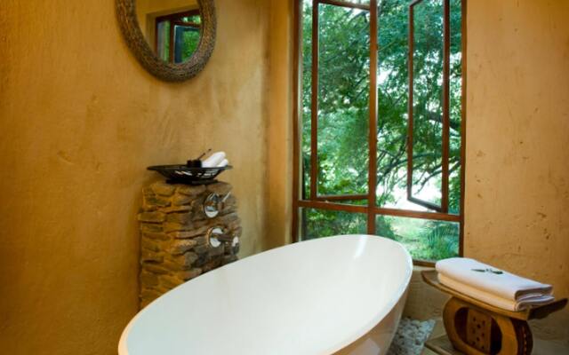 Pondoro Game Lodge  - Open to Kruger Park