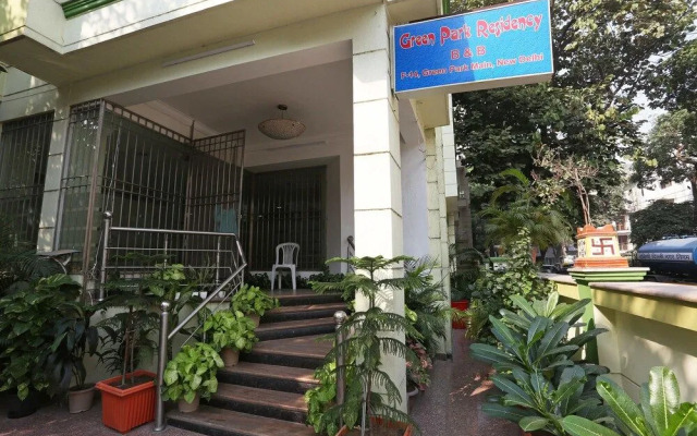 Oyo 23224 Green Park Residency