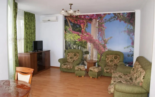 Kotedzhi V Dzhemete Guest House