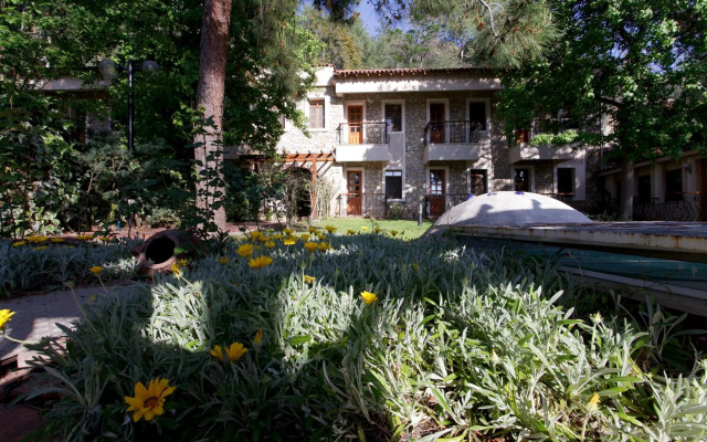 Perdikia Beach Hotel