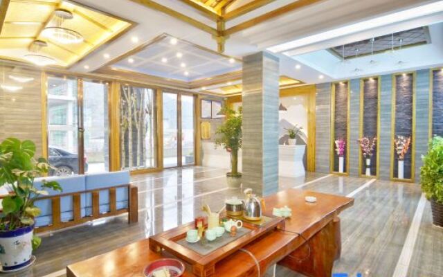 Ruiyuan Hotel (Zhangjiajie West High-speed Railway Station)