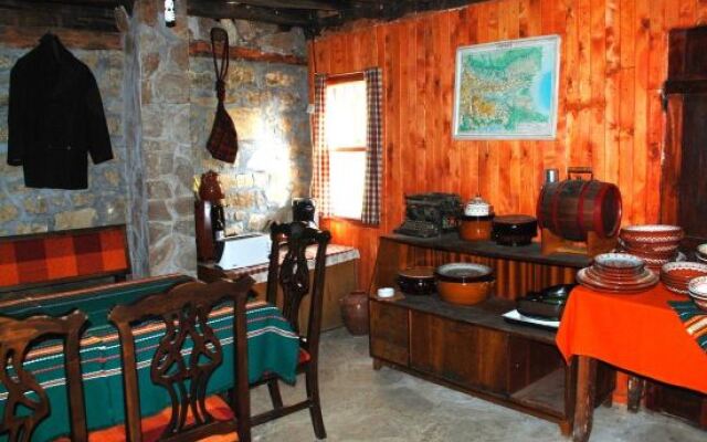 Guest House Four Pines