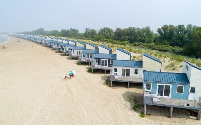 Unique Beach House With Dishwasher and Beautiful View, in a Holiday Park