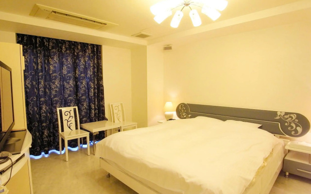 V Hotel - Adults Only