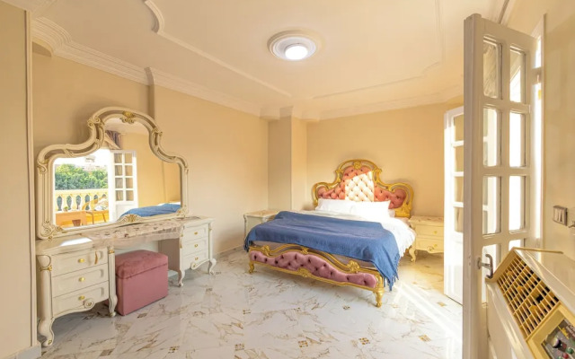 Queen of Pyramids Hotel