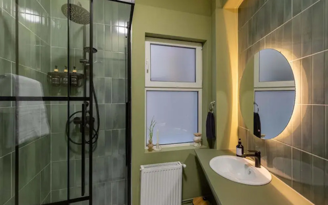 Serene 1BR Apartment in University Square