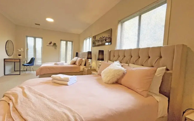 Spacious 7BRM 5-bathroom Rental House