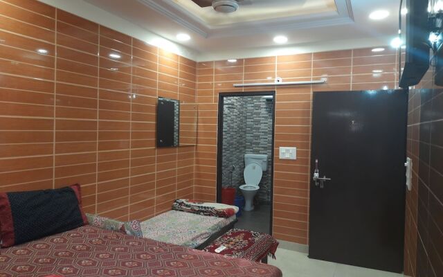 Luxury Private Flat In Lajpat Nagar With Attached Kitchen Kitchen 92,121,74700