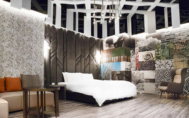 Royal Group Motel Feng Shan Branch