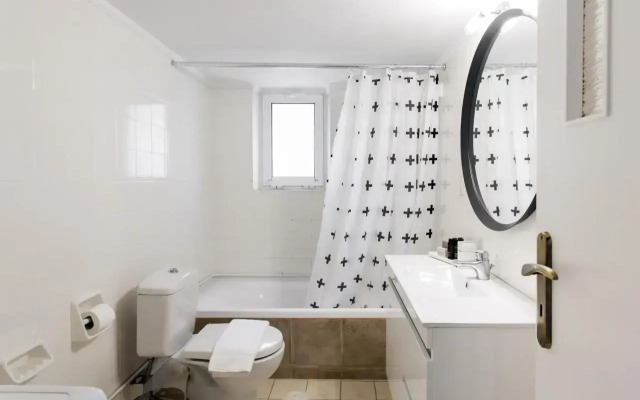 Pleasant 2BR Apartment near HELEXPO by UPSTREET