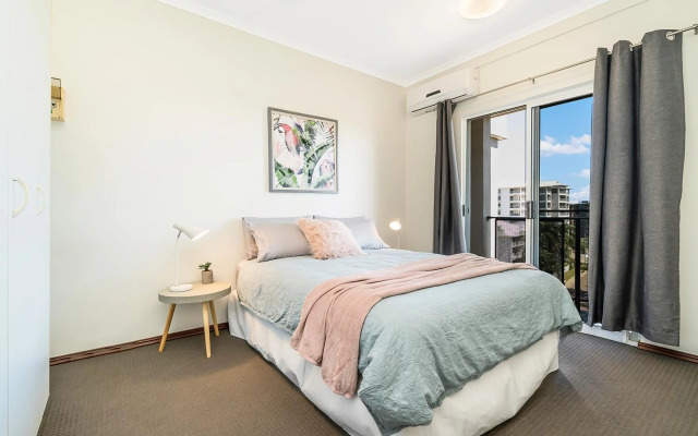 Huge CBD Top Floor Apartment with Breath Taking Views!