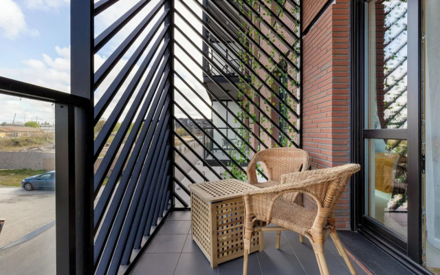 Modern With Balcony and Gym by Renters