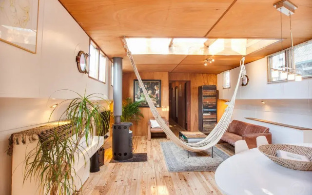 Houseboat Apartments - Canal Belt East Area