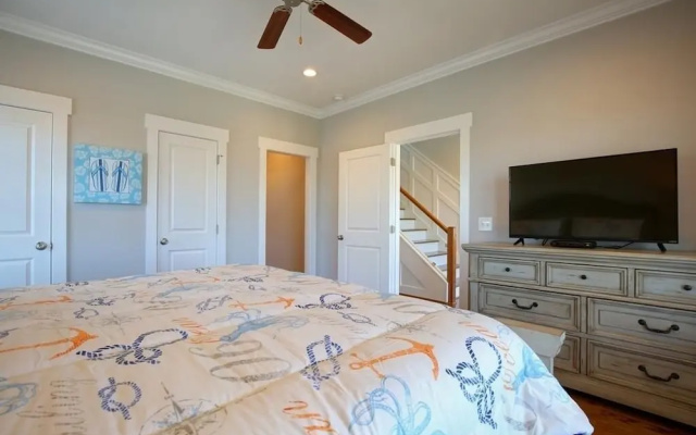 Absolute Paradise 5 Bedroom Home by RedAwning