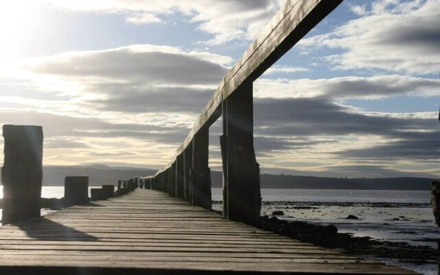 Remarkable 2-bed Apartment in Culross