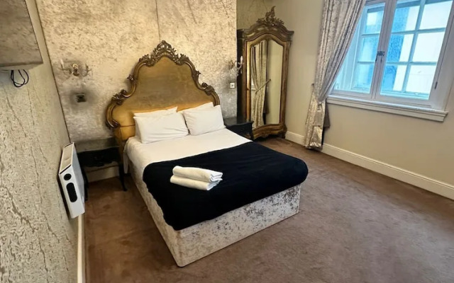 White Star Line Hotel