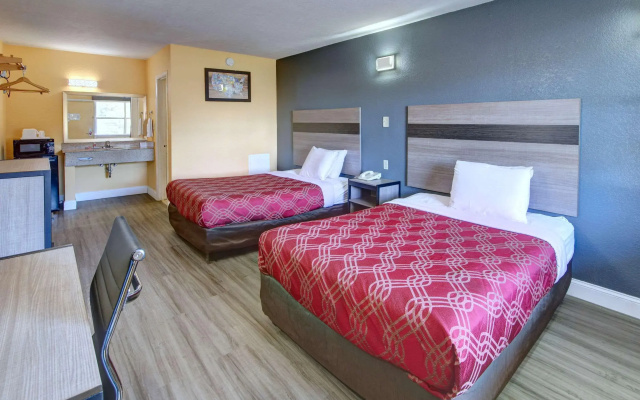 Econo Lodge at Military Circle