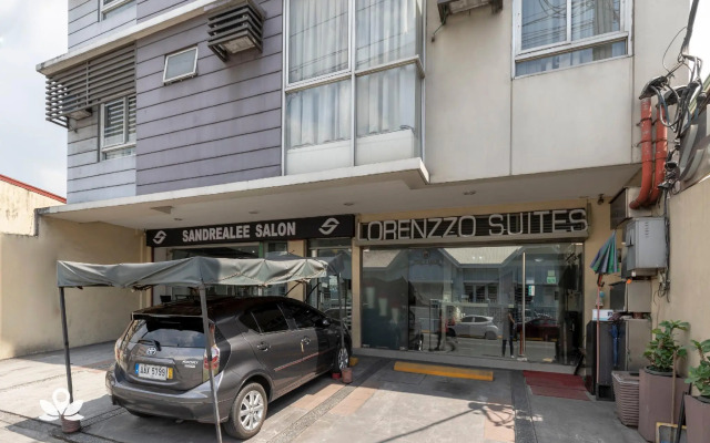 Lorenzzo Suites Hotel