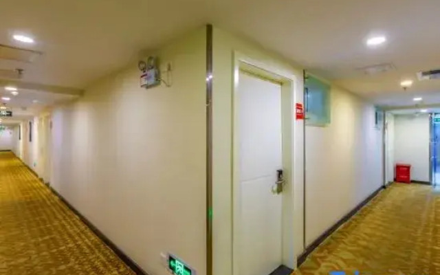 Pai Hotel (Beijing South Railway Station You'anmen)